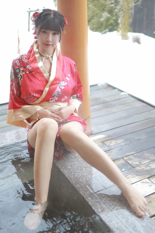 饥渴娇娘朱可儿露天浴池裸身入镜-IS充值【37】