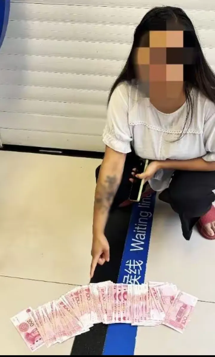 在四川广元，一位女子在陪伴母亲住院期间，趁同病房的马婆婆不备，盗取了她藏在床下的挎包，并将包中的现金存入自己的银行账户-IS充值【37】